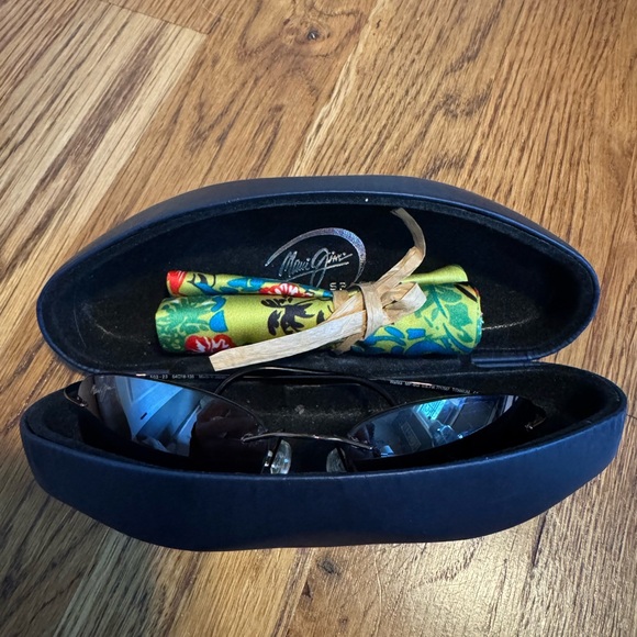 Maui Jim Brown Sunglasses with Protective Case main image 6